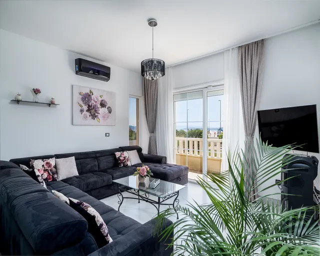 Split, Kaštela - Vila s bazenom i pogledom na more 333 m2