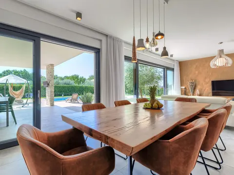 Istra, Novigrad - Atraktivna vila s bazenom 250 m2