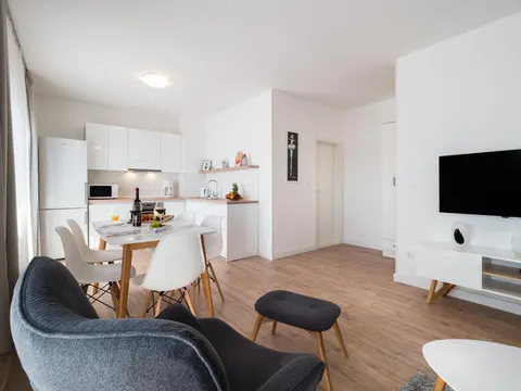 Trogir, centar - Jednosoban stan sa prekrasnim pogledom i loggiom 63 m2