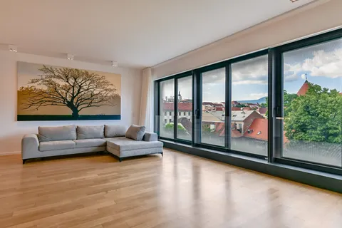 Zagreb, Ban Centar – Trosoban stan 131 m2 najam