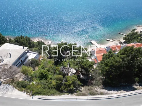 Omiš, Stanići - građevinsko zemljište 1214 m2 s projektom