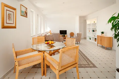 Split, Bačvice - Trosoban stan sa loggiom 105 m2