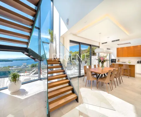Hvar – Moderna vila s pogledom na more 195 m2