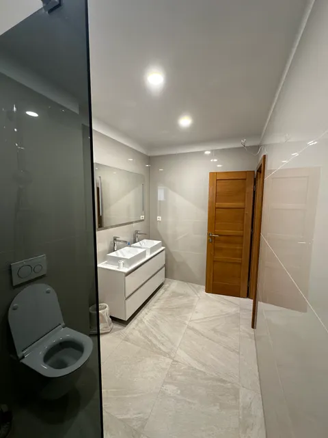 Split, Podstrana - Kuća sa tri stambene jedinice i pogledom na more 340m2