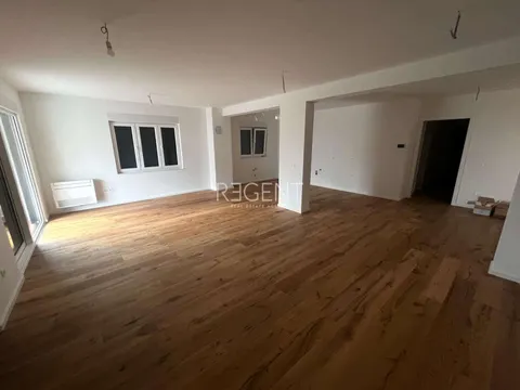 Zadar, Sukošan - Luksuzan četverosoban stan s bazenom 160 m2 novogradnja