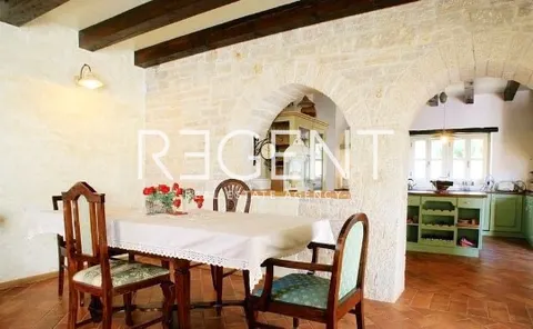 Istra, Rovinj – Rustikalna kamena rezidencija 225 m2