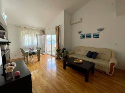 Čiovo – Trosoban stan 60 m², 1. red do mora