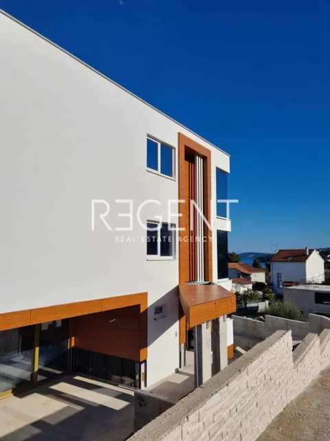 Trogir, Čiovo - Luksuzna novoizgrađena vila 100 m od mora, 579m2