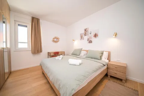 Zadar, Vrsi – trosobni apartmani s bazenom i pogledom na more