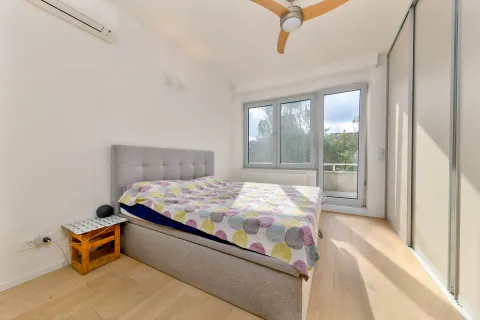 Zagreb, Medveščak – Luksuzno potpuno adaptirana kuća u nizu 240 m2