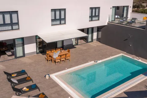 Otok Brač, Milna – Novoizgrađena luksuzna vila od 370m2 s velikim hidromasažnim bazenom