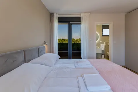 Istra, Pula - Luksuzna vila 250 m2 s pogledom na Brijune