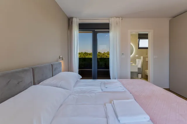 Istra, Pula - Luksuzna vila 250 m2 s pogledom na Brijune