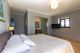 Zadar, Murvica – Prekrasna kamena vila s teniskim terenom na parceli 7800 m2