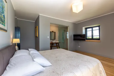 Zadar, Murvica – Prekrasna kamena vila s teniskim terenom na parceli 7800 m2