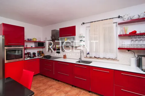 Brač, Mirca- kamena vila s pogledom na more, 300m2