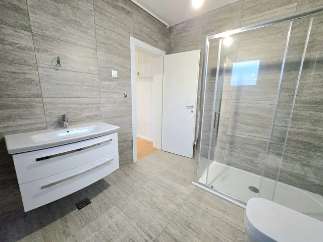 Sveta Nedelja, Kerestinec- Trosoban stan 100 m2 s vrtom