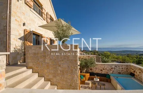 Hvar- kamena vila unikatnog dizajna 250m2