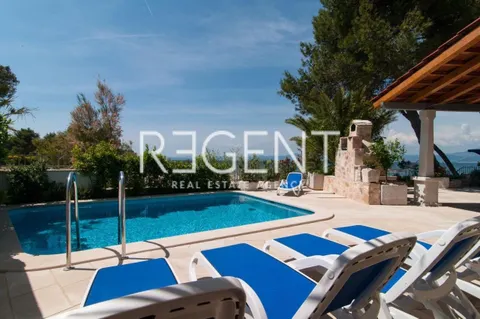 Brač, Mirca - Vila s bazenom uz more 330m2