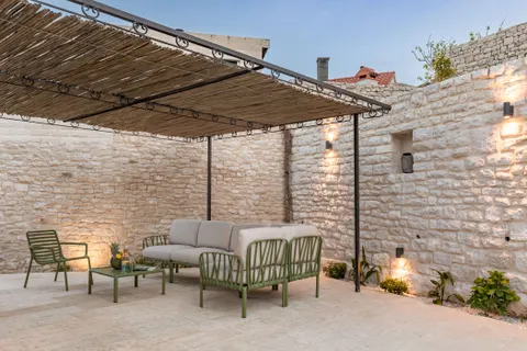 Brač, Pučišća - Prekrasna kamena vila 120 m2