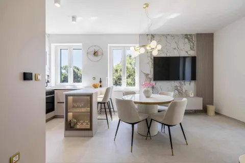Split, Bačvice – luksuzni dvosobni stan 64m2 najam
