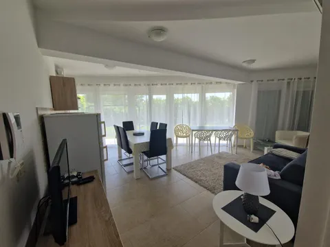 Šibenik, Podsolarsko - Dvosoban stan s vrtom 91 m2