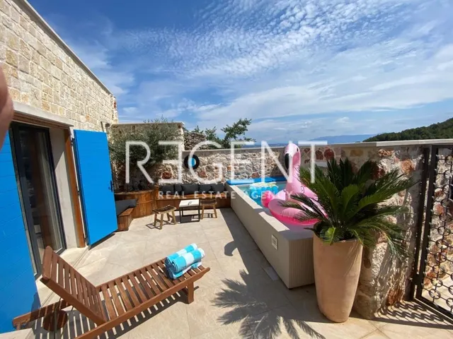 Hvar- kamena vila unikatnog dizajna 250m2