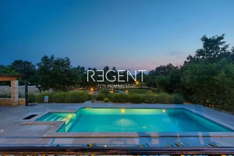 Istra, Pula – Prekrasan obiteljski dom 294 m2