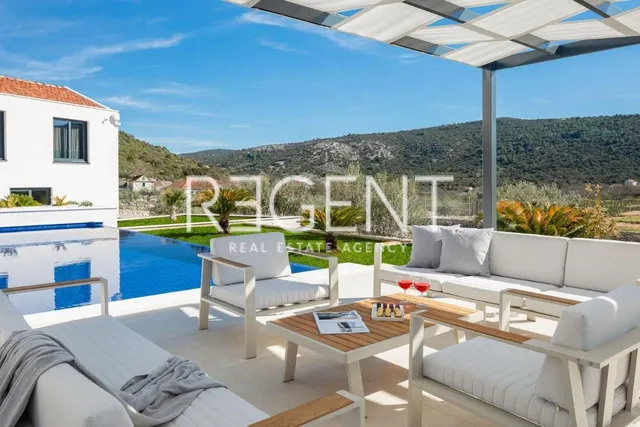 Trogir, Marina- luksuzna vila u mirnom okruženju, 6900m2