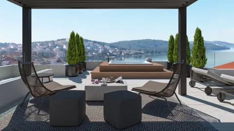 Trogir, Okrug Gornji - Dvosoban stan sa balkonom i krovnom terasom 67,19 m²
