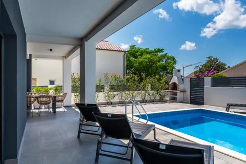 Zadar, Vrsi - Luksuzna vila s bazenom, novogradnja
