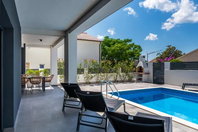 Zadar, Vrsi - Luksuzna vila s bazenom, novogradnja