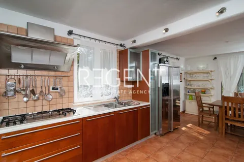 Brač, Mirca - Vila s bazenom uz more 330m2