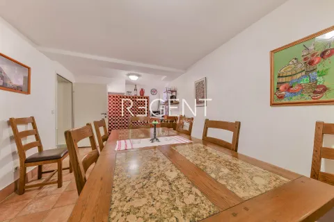 Zagreb, Maksimir – Prekrasna obiteljska vila s bazenom 600 m2