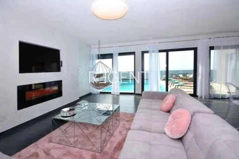 Split, Podstrana – Zapanjujuća villa s pogledom na more 250 m2