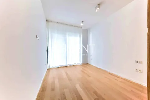 Zagreb, Ban Centar – Trosoban stan 131 m2