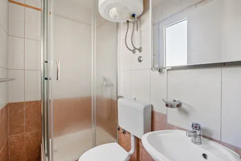 Makarska, Centar - Apartmanska kuća u blizini centra bruto površine 186 m2