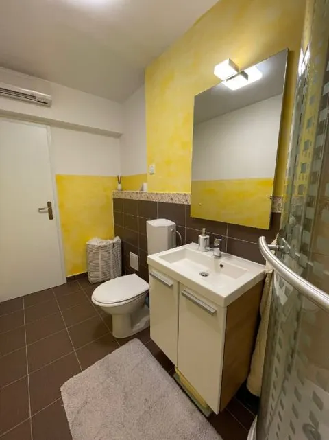 Split, Skalice - Dvosoban stan s loggiom 60 m2