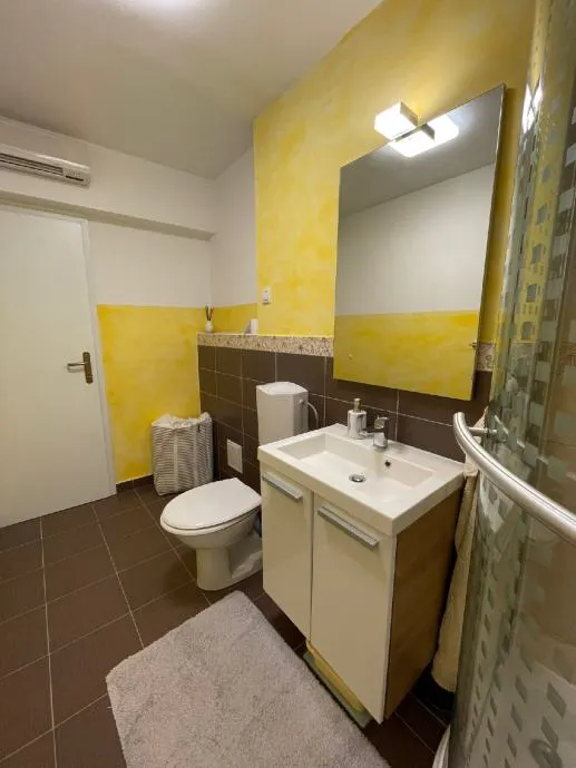 Split, Skalice - Dvosoban stan s loggiom 60 m2