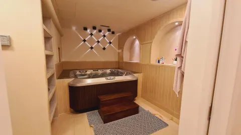 Zagreb, Remete - Vila s bazenom i dvorištem