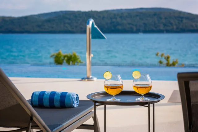 Šibenik - Prekrasna luksuzna vila uz more 1000 m2