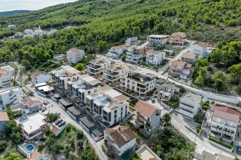 Trogir, Čiovo - Penthouse u luksuznom apartmanskom naselju u blizini mora 82 m2