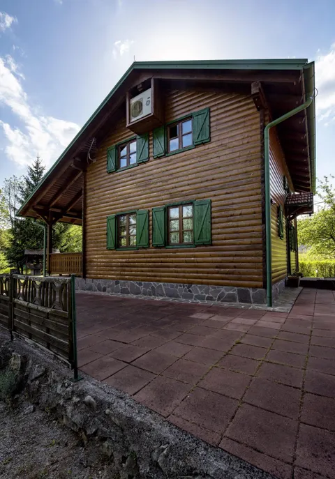 Mrežnica - Drvena kuća za odmor uz rijeku 100 m2, najam