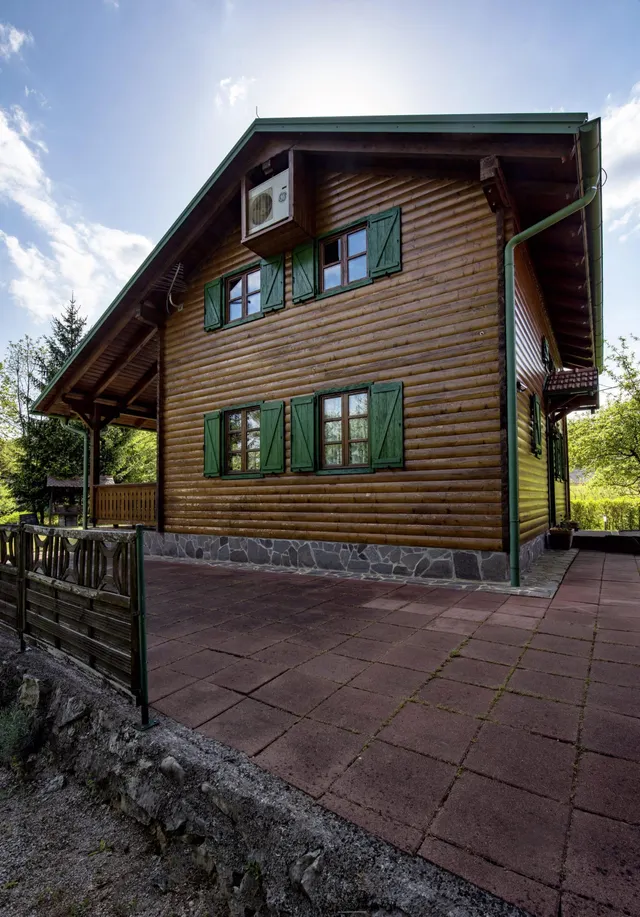 Mrežnica - Drvena kuća za odmor uz rijeku 100 m2, najam