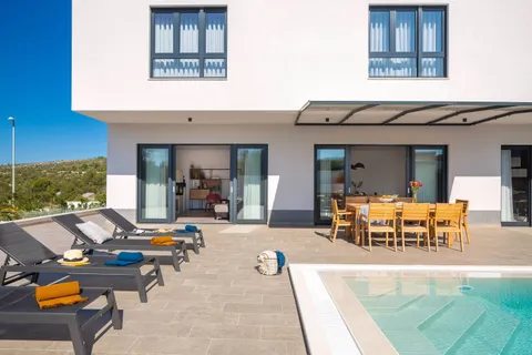 Otok Brač, Milna – Novoizgrađena luksuzna vila od 370m2 s velikim hidromasažnim bazenom