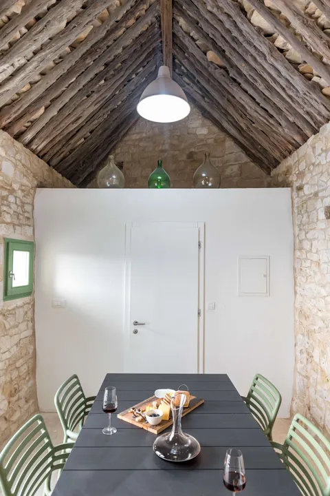 Brač, Pučišća - Prekrasna kamena vila 120 m2