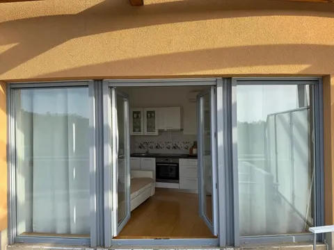 Šibenik, Podsolarsko - Moderna garsonjera s prostranom terasom 38 m2