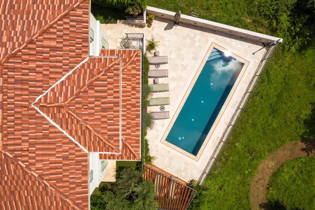 Istra, Višnjan - Luksuzna vila s bazenom i panoramskim pogledom 170 m2