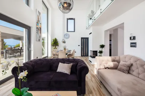Šibenik, Žaborić - Moderna novoizgrađena vila s bazenom 380 m2