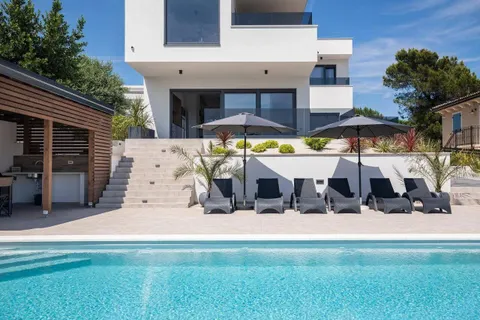 Istra, Medulin - Prekrasna villa s wellnessom NKP 190 m2 nadomak mora
